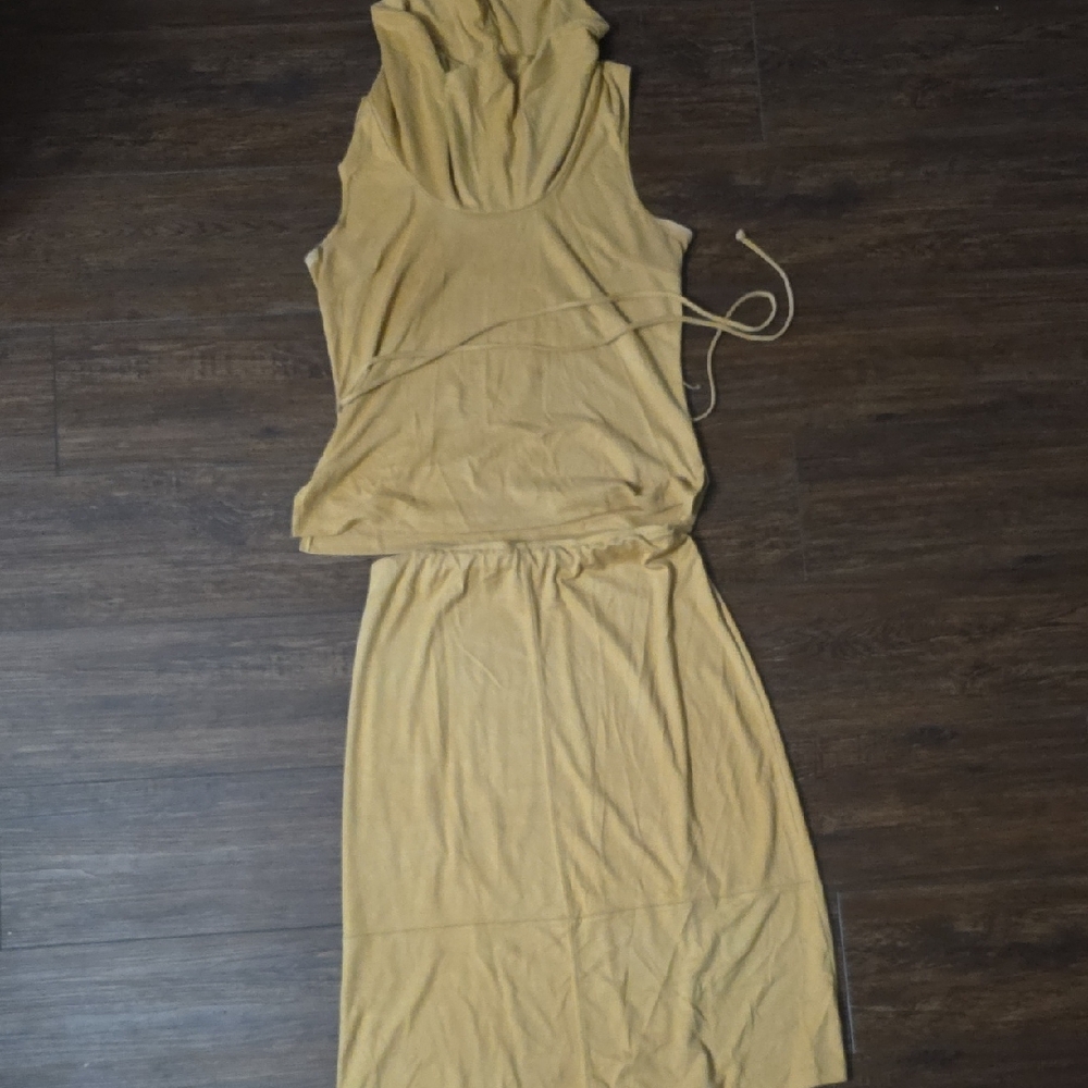 Chic Mustard Sleeveless Midi Dress